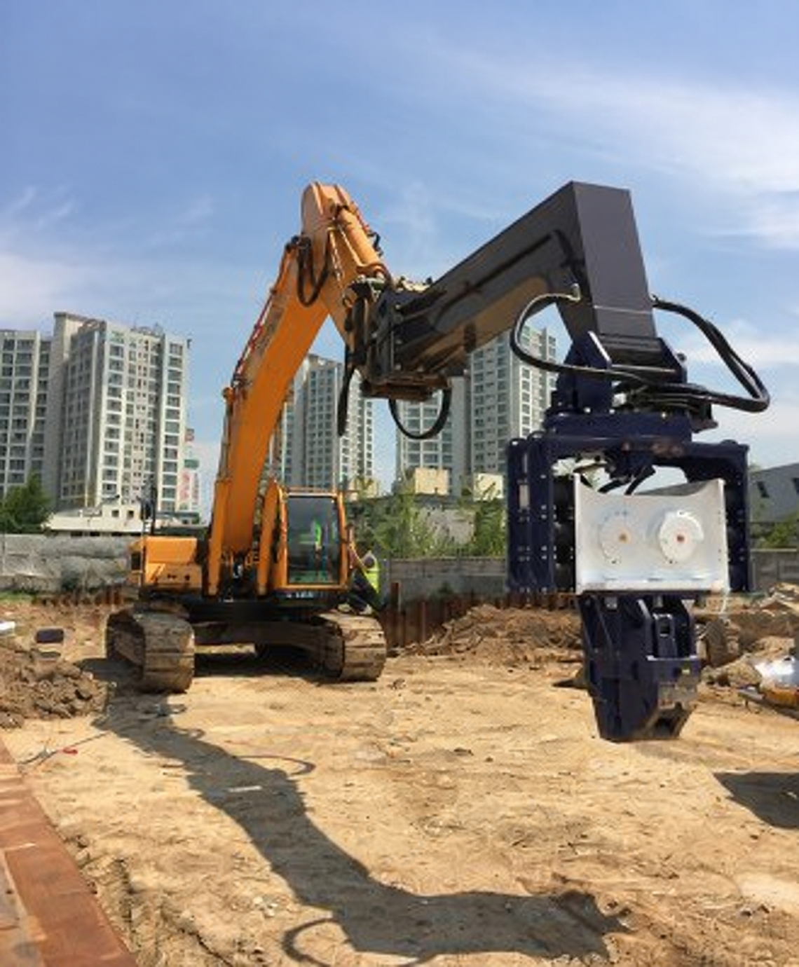 Vibro Hammer mounted on an excavator at a construction site